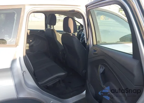 2013 Ford Escape S z USA, uszkodzony, nr VIN 1FMCU0F71DUB90469